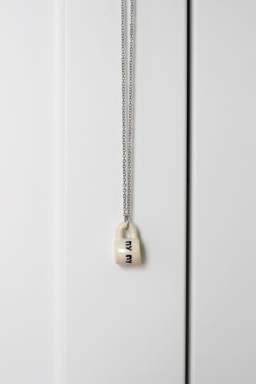 Ceramic microcap “Pu pu puu” on a chain