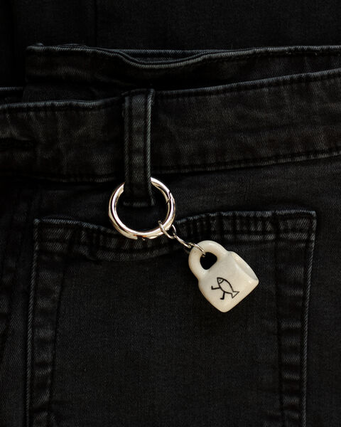 Ceramic microcap with fish (cotton cord)