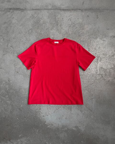 Червона базова футболка