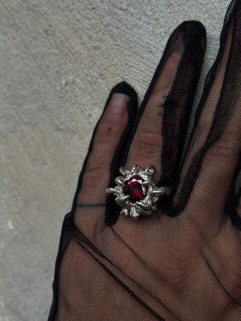 Каблучка з гранатом (лабараторний)