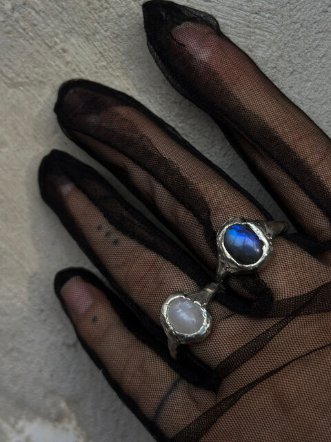 Каблучка з синім лабрадоритом