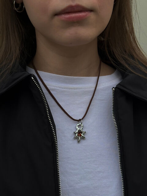 Маленький кулон зі скляним кристалом