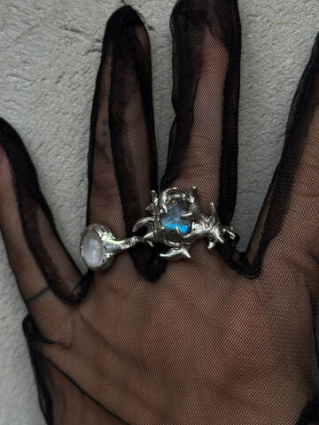 Massive “Prickly” ring with labradorite