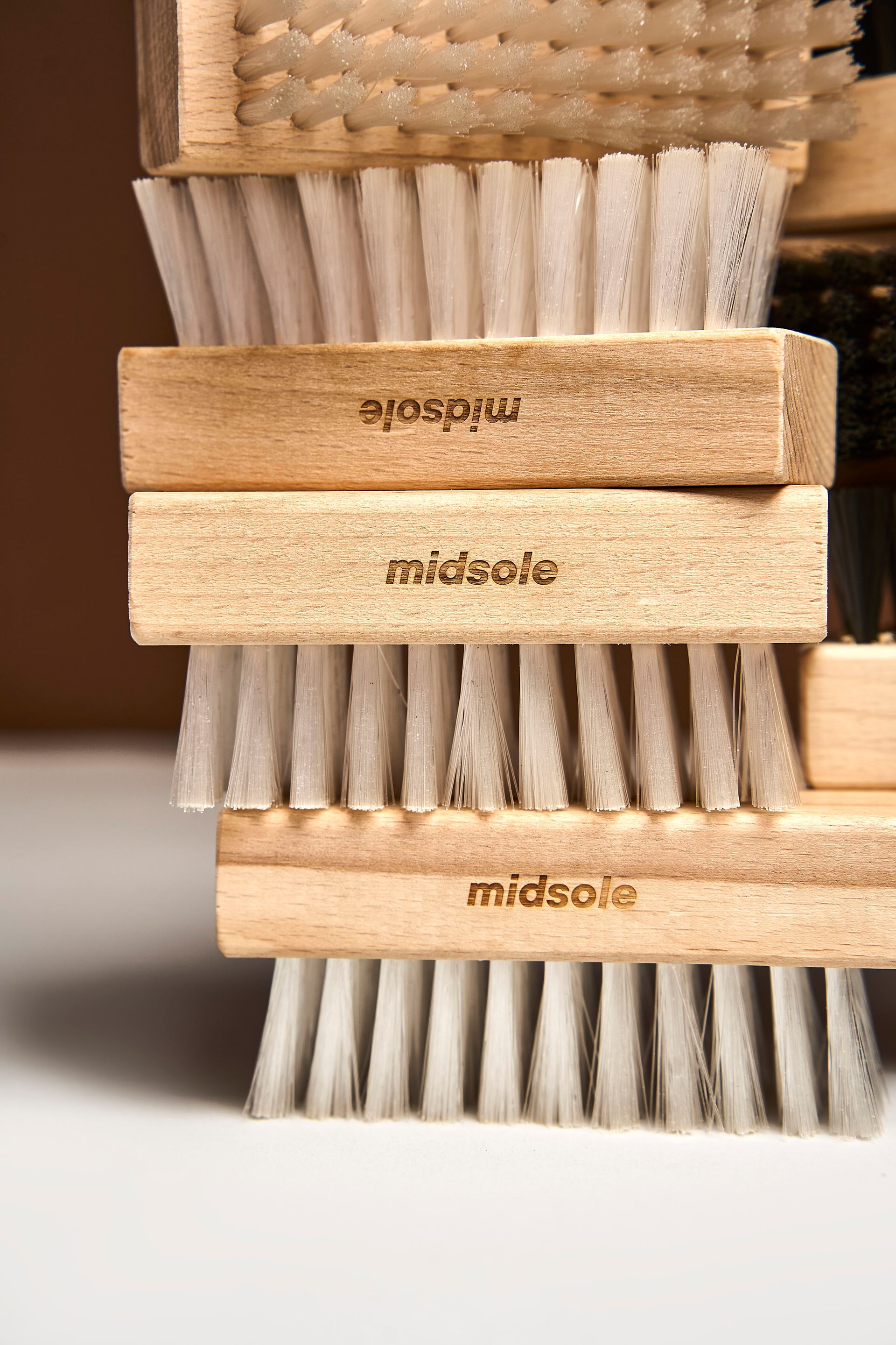 Щітка MIDSOLE