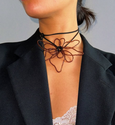 Масивна квітка-трансформер коричнева