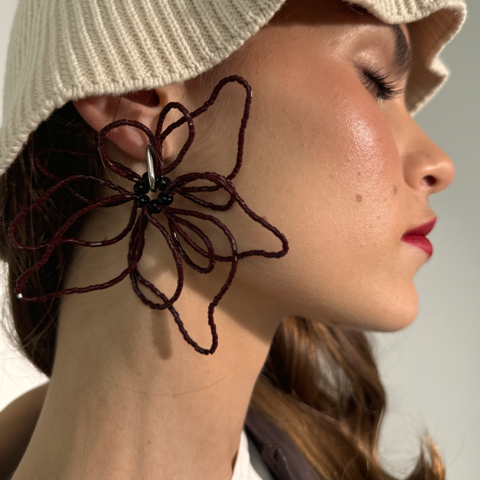 Масивна квітка-трансформер коричнева