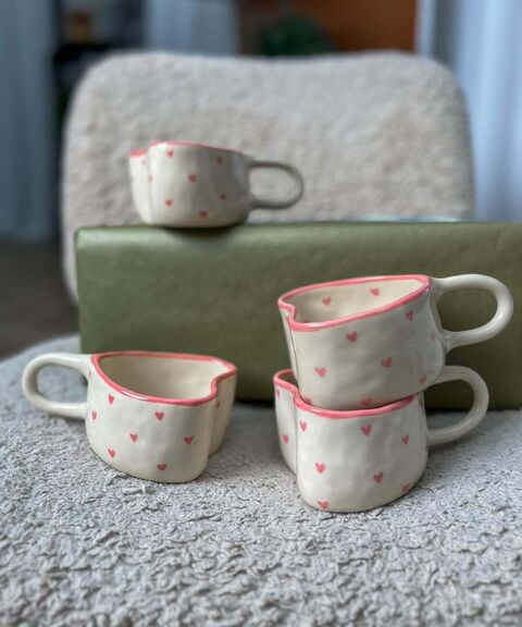 Чашка  у формі серця рожева