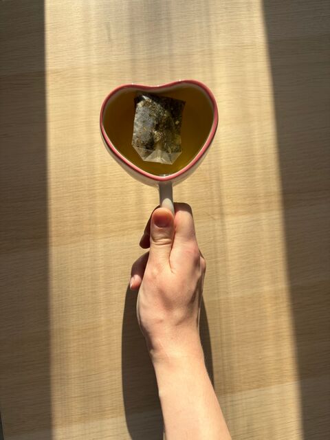 Чашка  у формі серця рожева