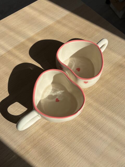 Чашка  у формі серця рожева