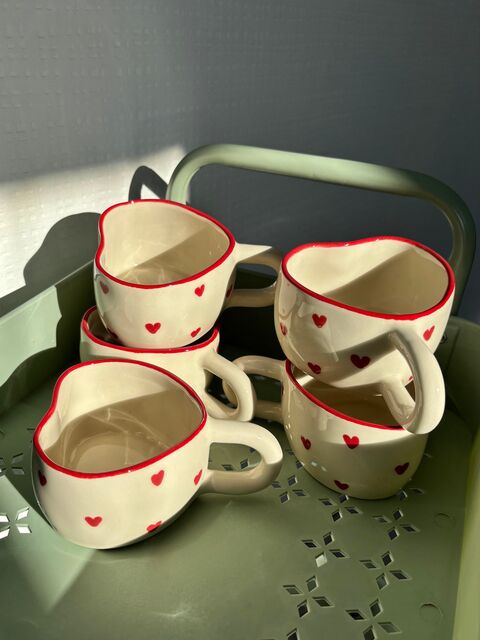 Чашка у формі серця червона