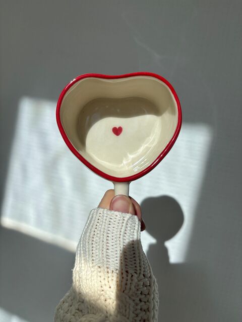 Чашка у формі серця червона