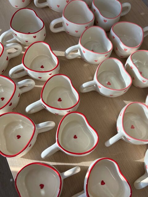 Чашка у формі серця червона