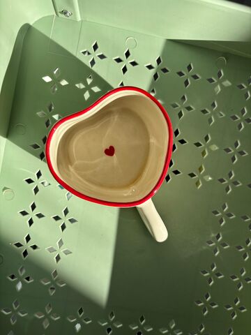 Чашка у формі серця червона