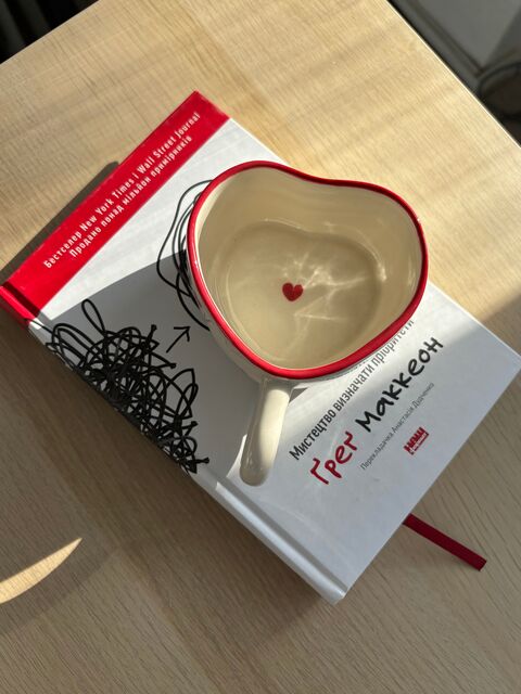 Чашка у формі серця червона