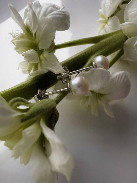 Сережки-гвоздики з натуральними перлинами