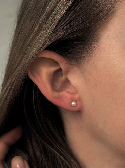 Сережки-гвоздики з натуральними перлинами