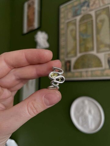 Ring "Wave with a stone"