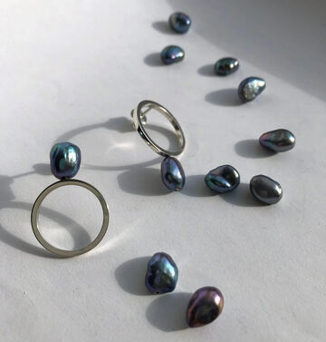 Сережки "Асиметрія з темними  перлинами"