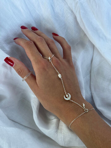 Слейв-браслет з місяцем та перлами