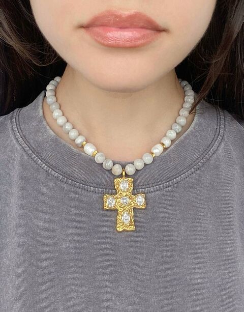 Акцентне намисто з сірого агату з масивною хрестоподібною підвіскою