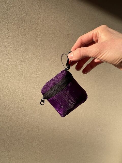 Purple shopper made of recycled plastic bottles