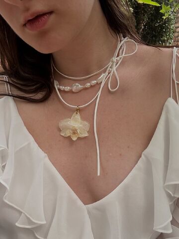 Single earring - Orchid choker