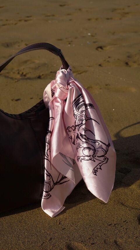 Хустка “Gothic Fauna” Pink