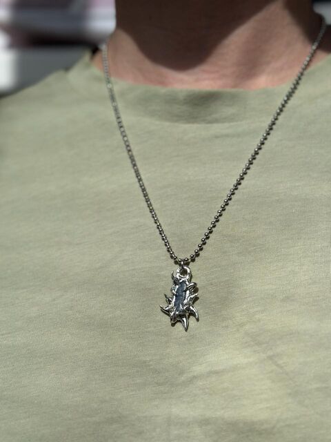 Pendant with kyanite 2