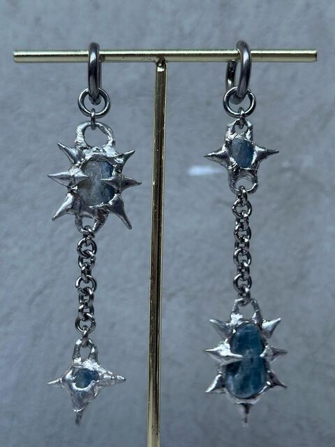 Earrings with kyanite