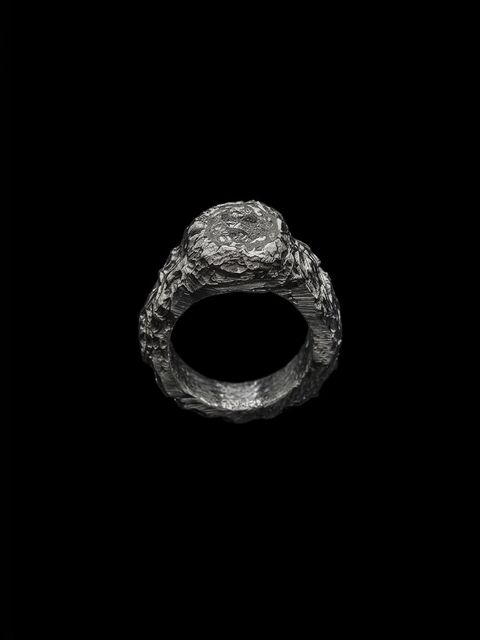 Ring with black zircon