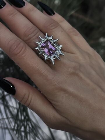 Ring with a pink zircon