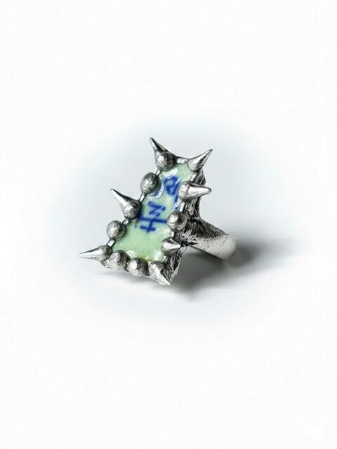 Ring with Japanese porcelain
