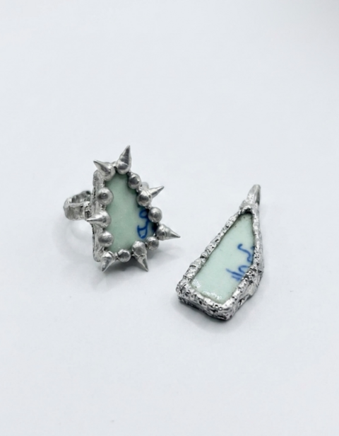 Ring with Japanese porcelain