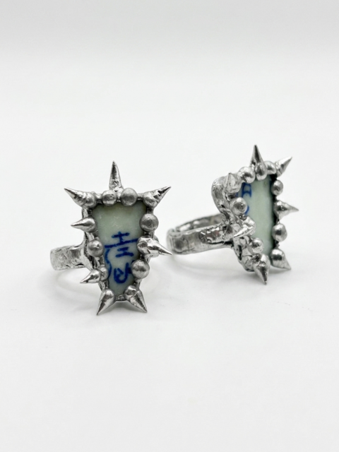 Ring with Japanese porcelain