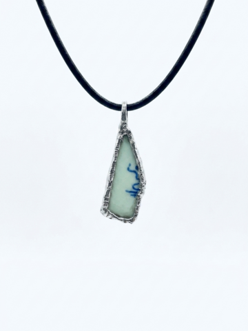 Pendant with Japanese porcelain