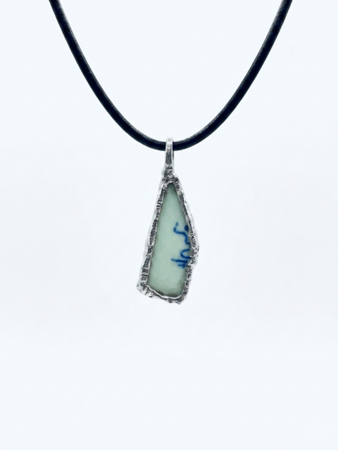 Pendant with Japanese porcelain