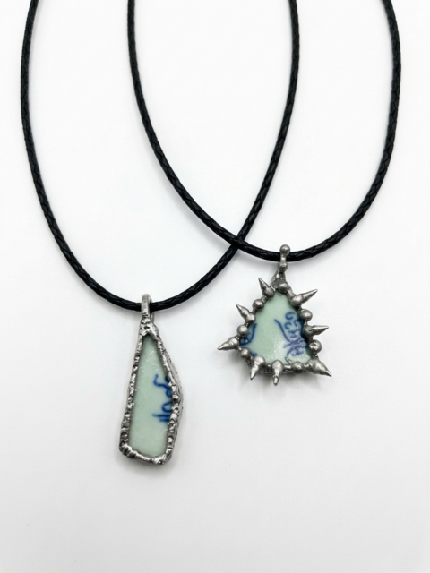 Pendant with Japanese porcelain