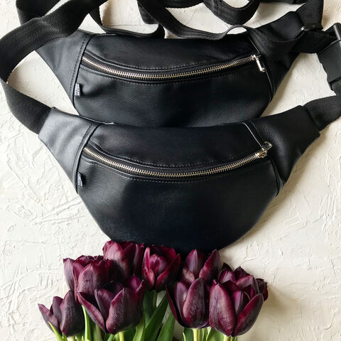 Чорна глянцева поясна сумка